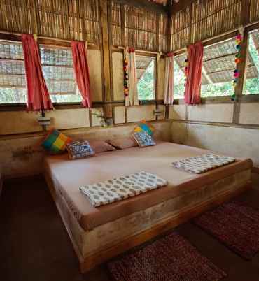 Kamar-kamar di Mohraan Farms lengkap dengan semua kebutuhan dan fasilitasnya