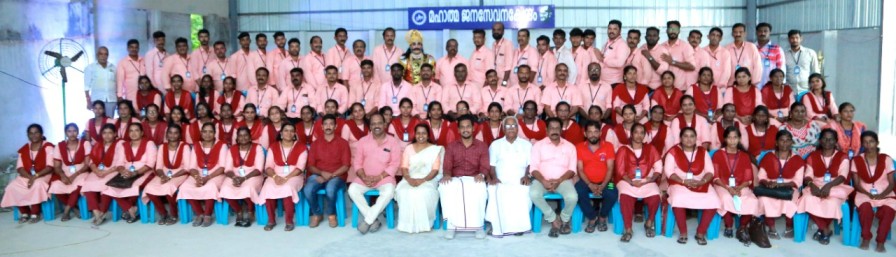 the trust members of Mahatma Janasevana Kendram with the staff