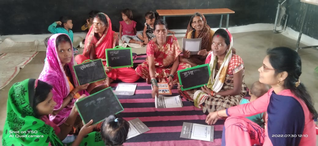 A class in progress in Mandla's  Gyanalay 
