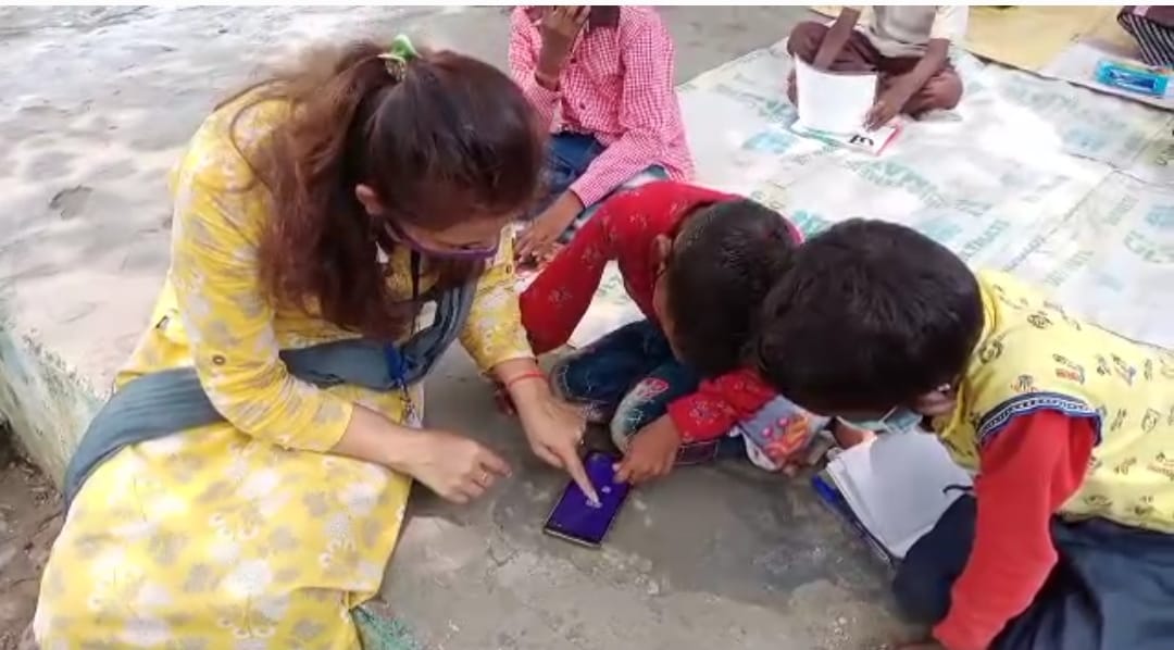 Deepmala Pandey with students at her school in Bareilly. 