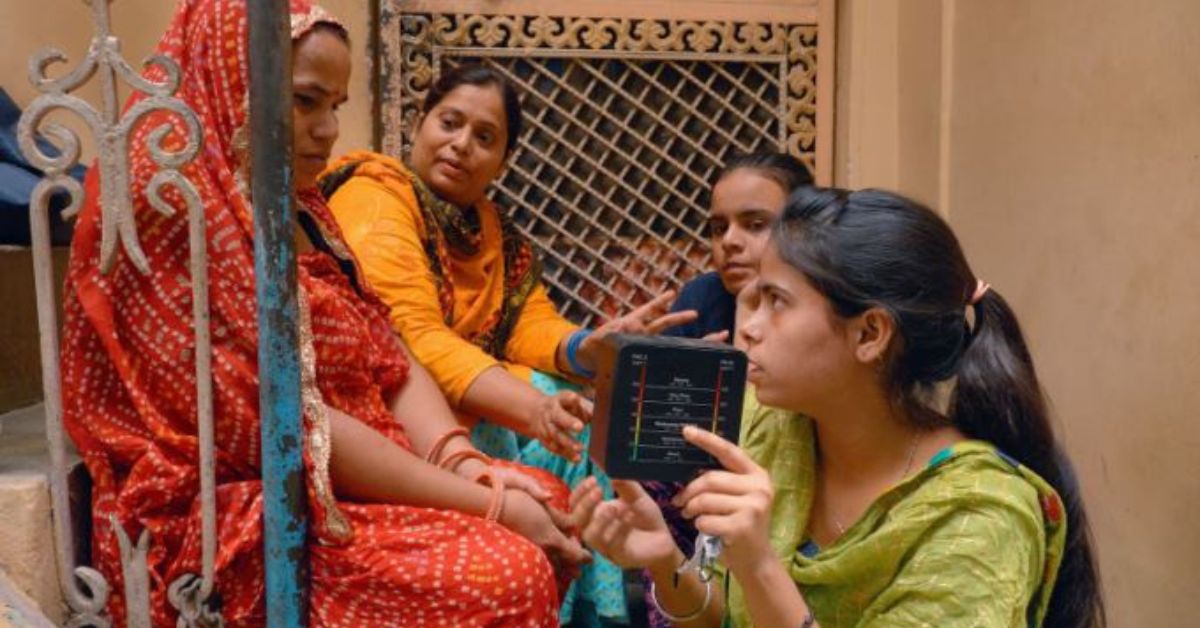 A unique campaign is helping women construction workers understand the impact of air pollution (Image courtesy: Help Delhi Breathe)