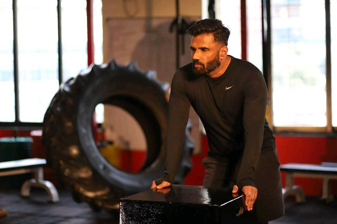 Suniel Shetty working out. 