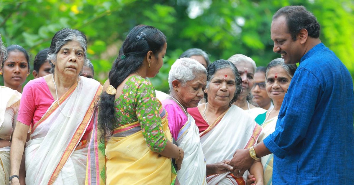 mahatma janasevana kendram rajesh thiruvalla with the residents