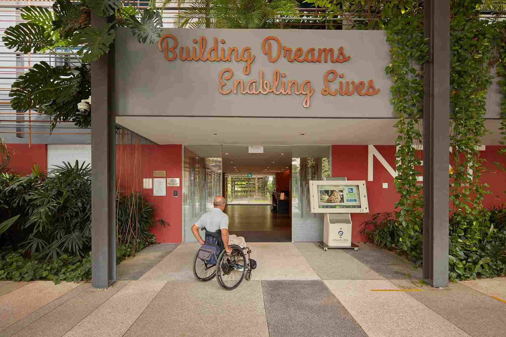 Enabling Village di Singapura adalah ruang inklusif bagi penyandang disabilitas untuk mendapatkan pelatihan, pekerjaan, dll