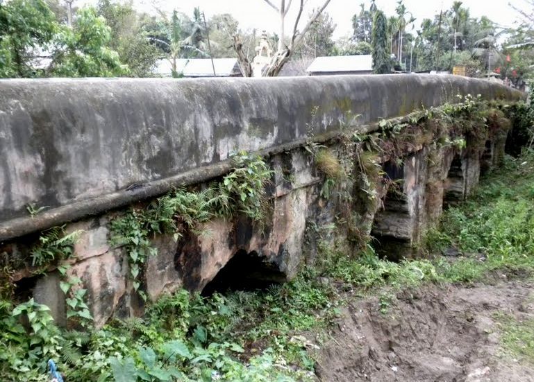 Jembatan batu Namdang di Assam