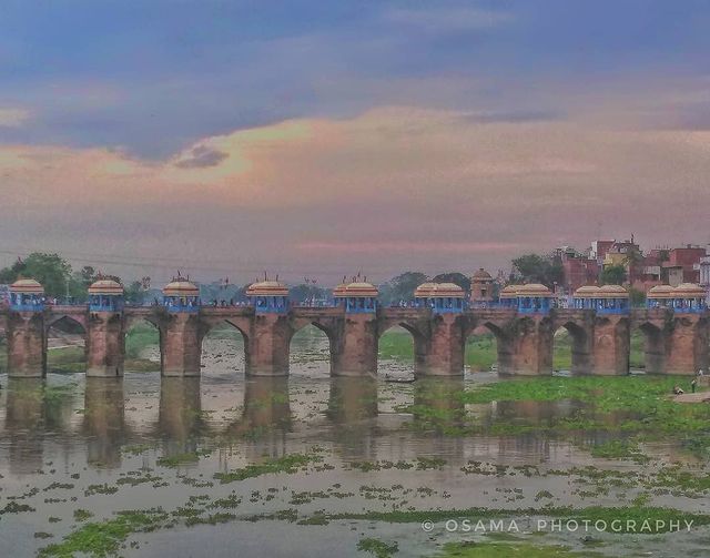Pemandangan indah jembatan Shahi di Uttar Pradesh.