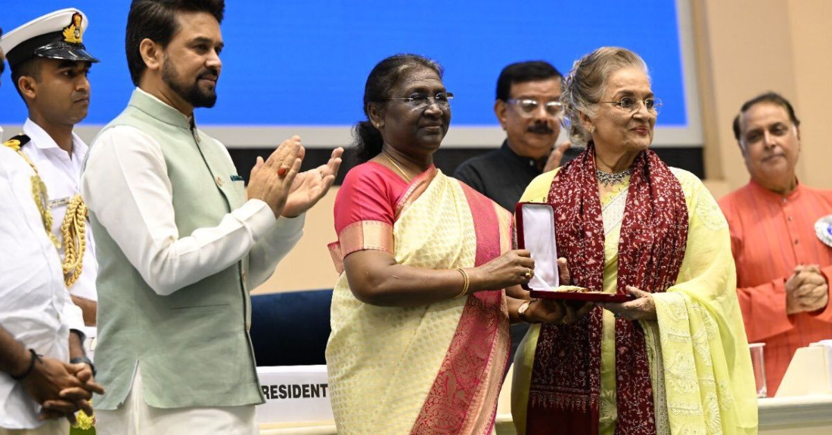 Asha Parekh receives the Dadasaheb Phalke Award