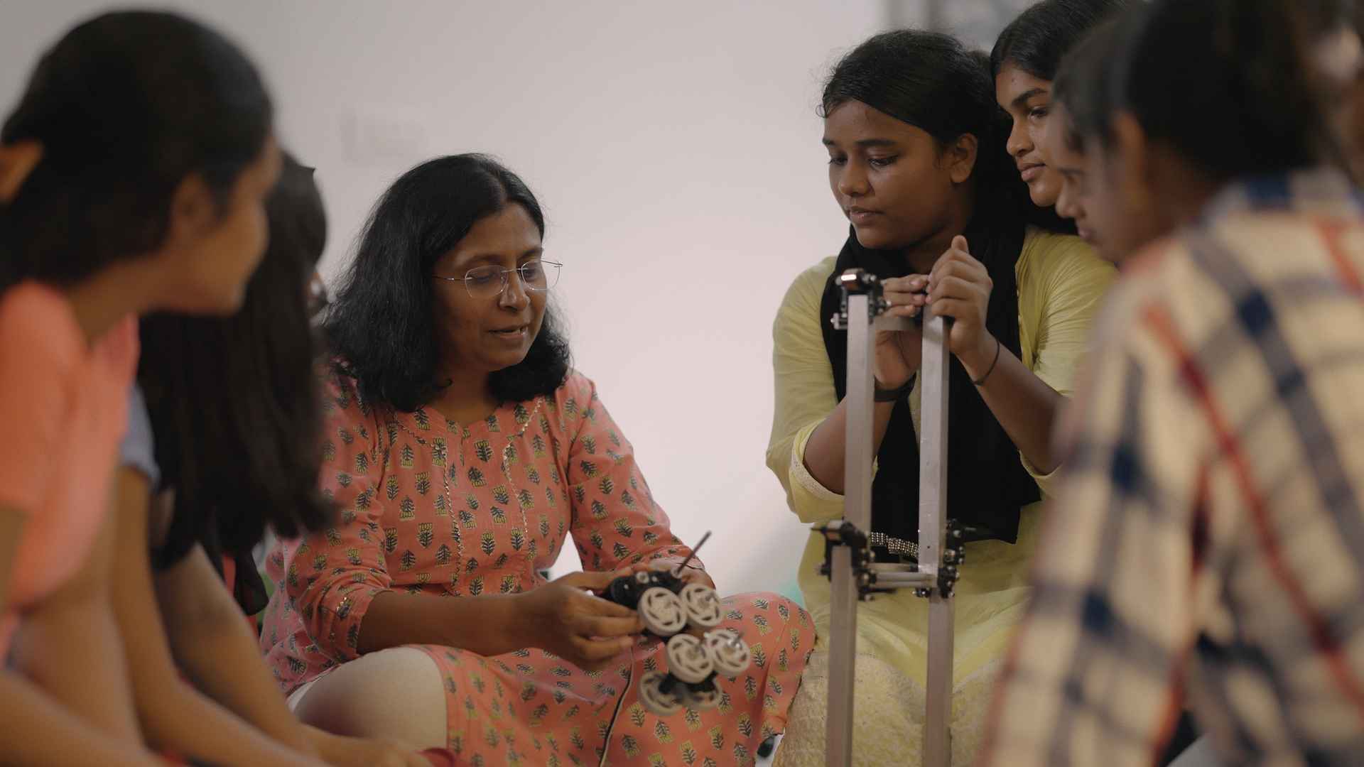 Meenal Majumder of The Innovation Story working with the children in their quest to build the robot
