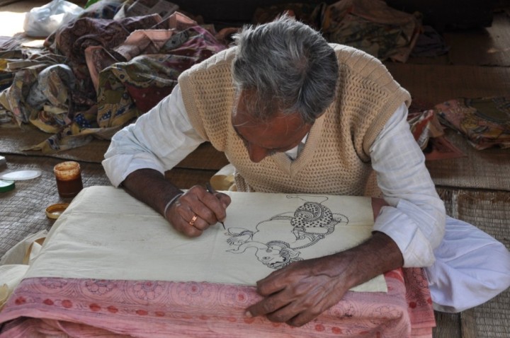 Kalamkari artist displays impeccable penmanship.