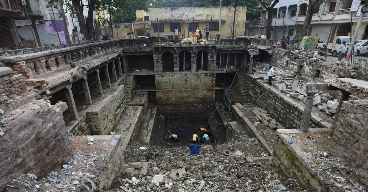 2000 tonnes of trash was removed from the stepwell