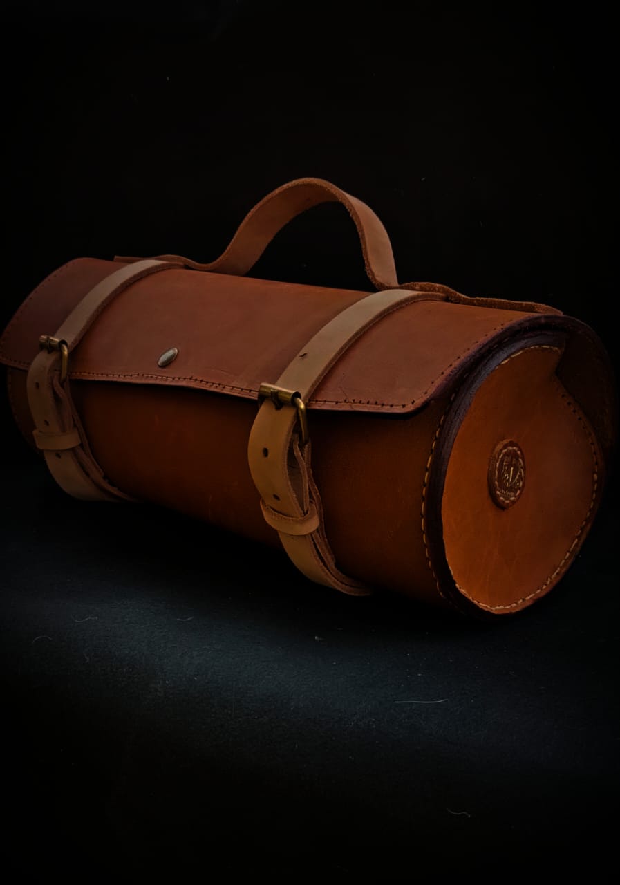 Customers can choose from a wide range of leather products such as bags, belts, purses, etc