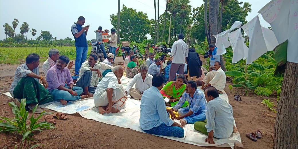 Usharani guides and supports 500+ farmers from surrounding villages.