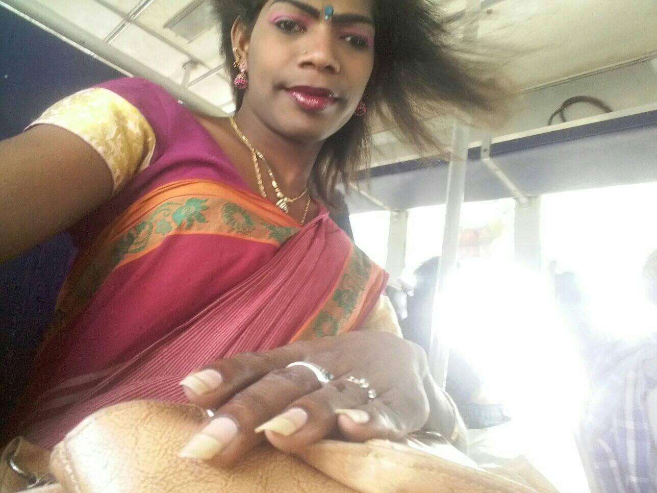 wanita pos trans pertama di India