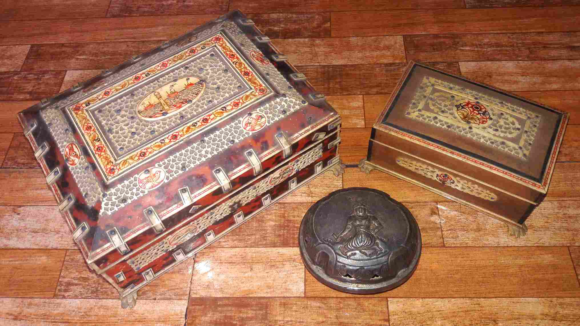 Vintage jewellery boxes and soap dish made out of elephant ivory