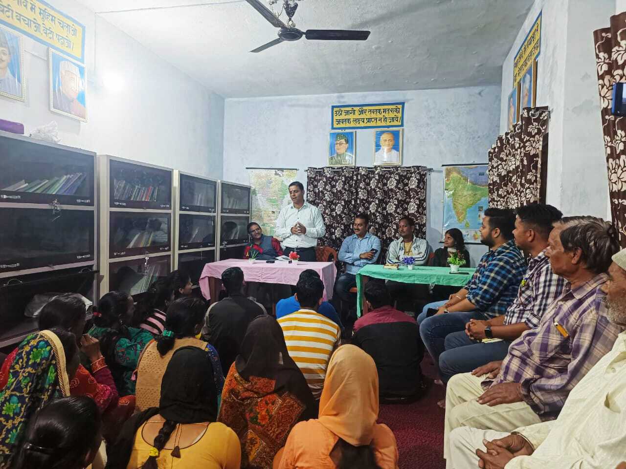 Himanshu holds career guidance lectures for villagers and their children. 