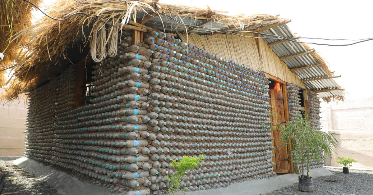 The bricks made of plastic bottles were stacked on top of each other, and the wall was plastered with a mixture of soil and dung. 