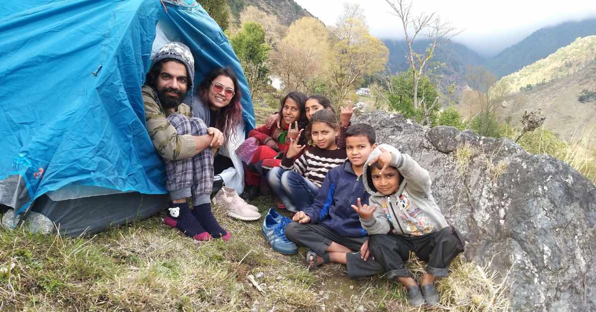 2 Delhi Friends Quit Jobs To Take Stories to Himachal’s Kids With ‘Kahaani Ki Dukaan’