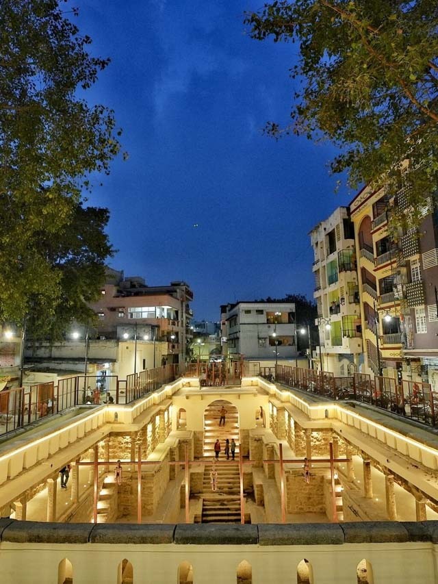 Architect & IAS Officer Revive 17th Century Stepwell That Stores 22 Lakh Litres of Water
