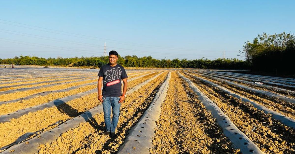 Petani Rakesh Gundrashiya telah menggunakan penutup mulsa GROWiT di lahan pertaniannya selama tiga tahun terakhir.