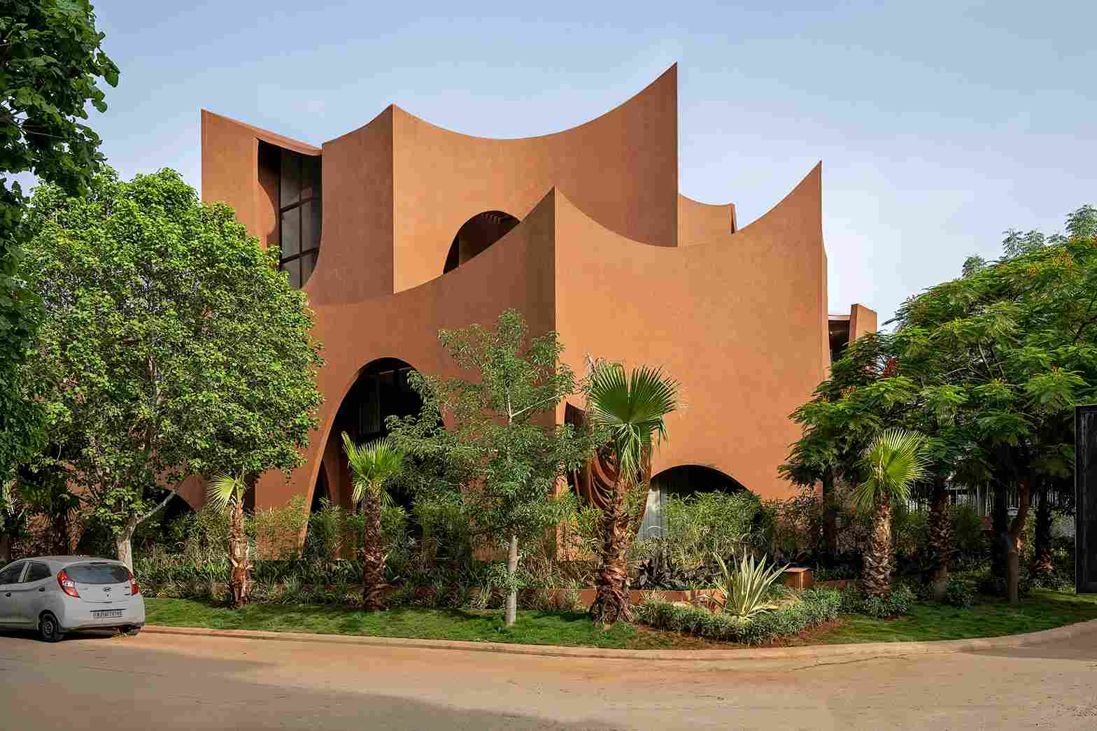 Mirai The House of Arches is constructed with earth, sandstone and plaster as the main materials