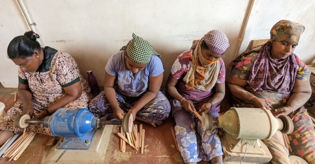 Jeya empowers 25 women from low-income groups living in coastal communities in Tamil Nadu.