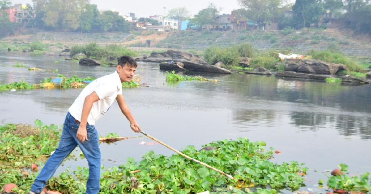 Gaurav identified this big abnormality in the river in the form of water hyacinths during the river cleaning drives.