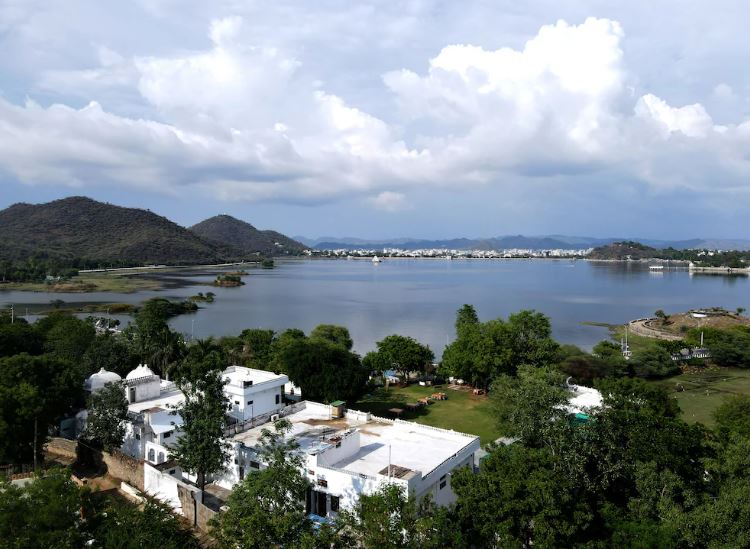 Devra in Udaipur is an oasis of sustainability which encourages pet parents to let their pets run through the lush greenery,