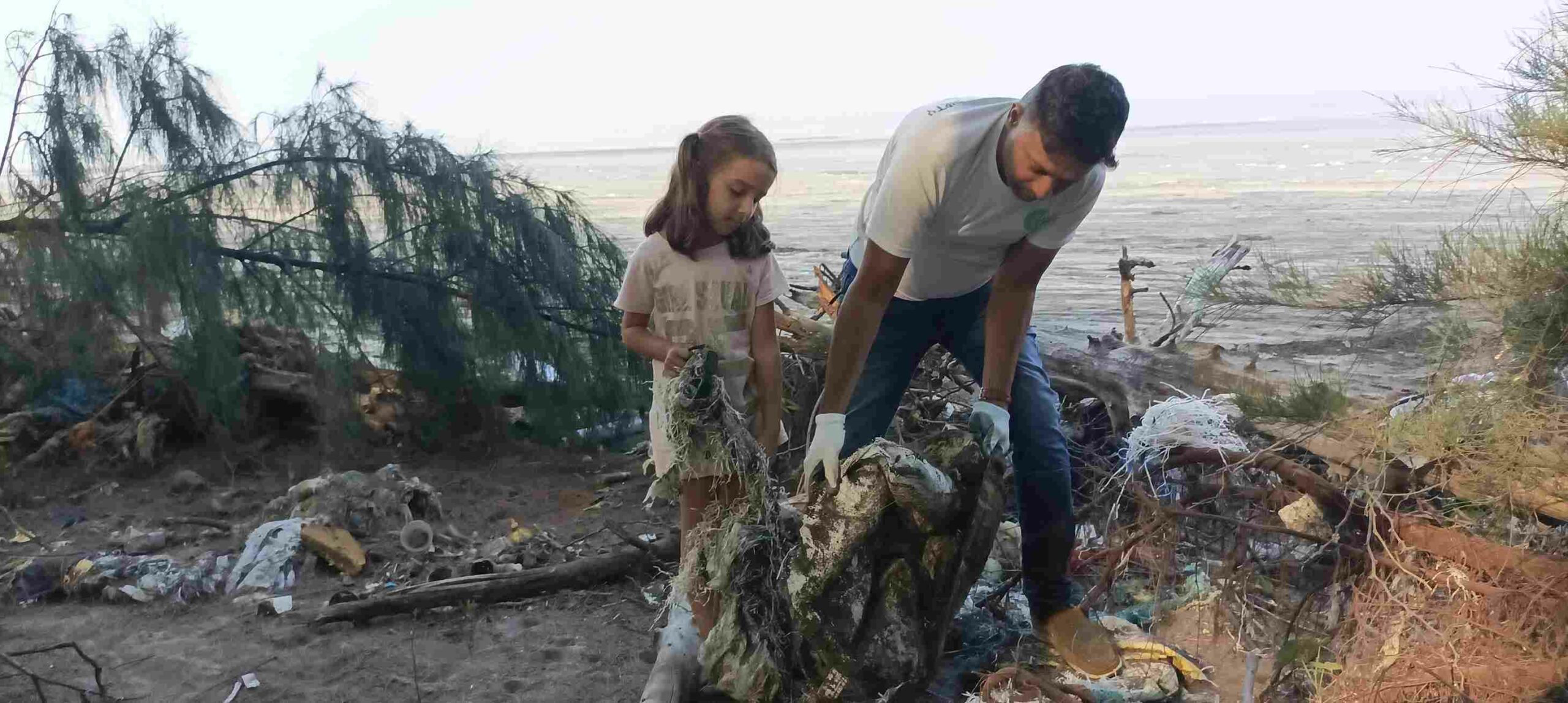 Lisbon Ferrao's 'Vasai Beach Cleaners' is an initiative towards cleaning the beaches of plastic thrash