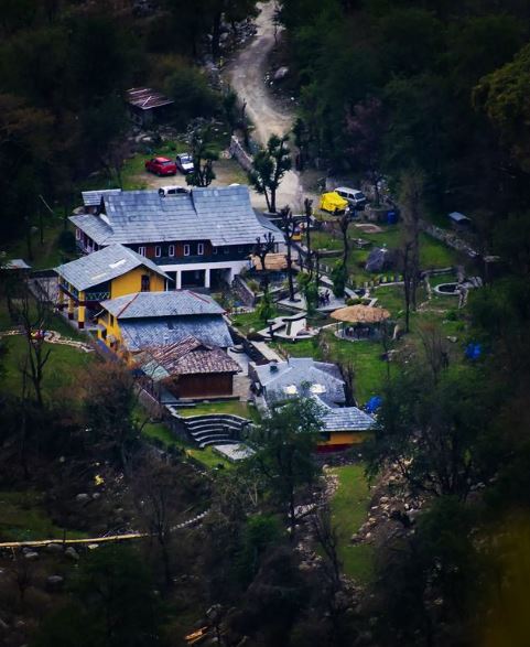 Himachal Heritage Village in the Kangra Valley lies amid the Dhauladhar mountain range