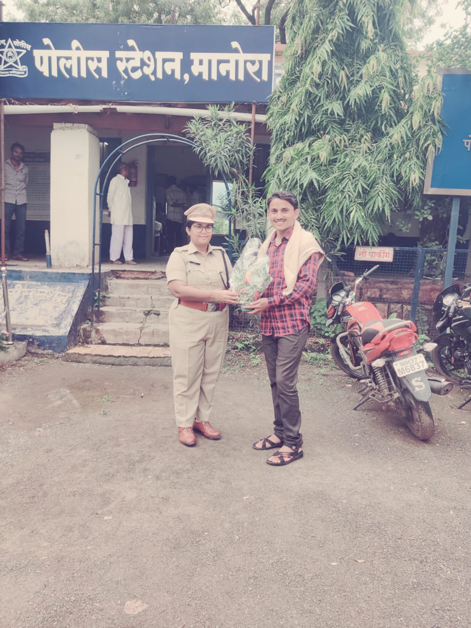 Sunil being felicitated by a police officer