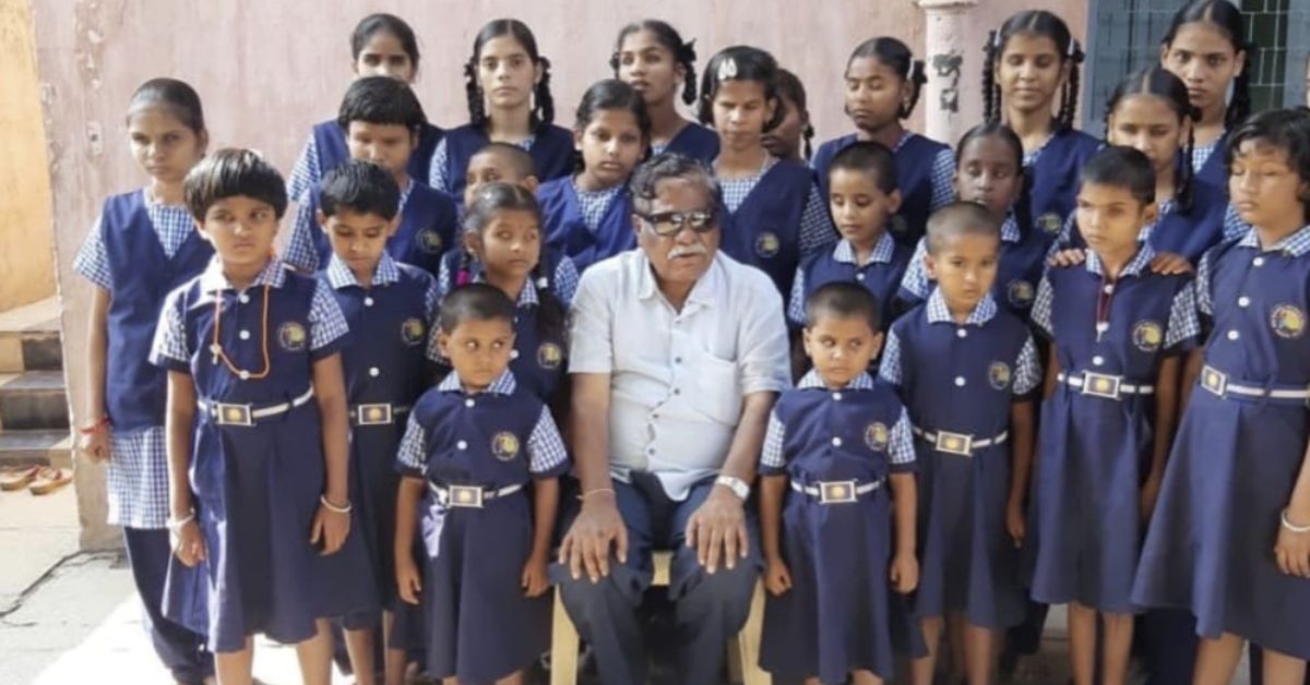 Dattu Agarwal with his students