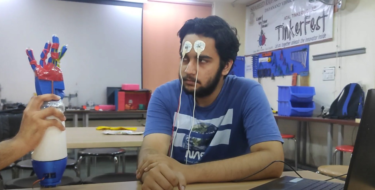 NeuroSight is a wearable headset that converts thoughts into text