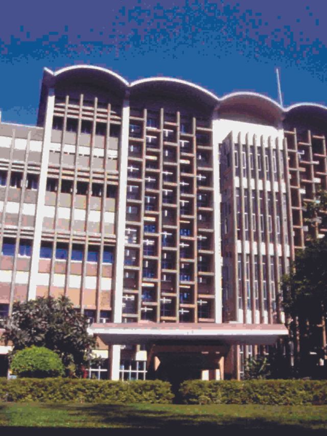IIT Bombay Announces Job Vacancy for MTech Grads; Salary Up To Rs 67,000/Month