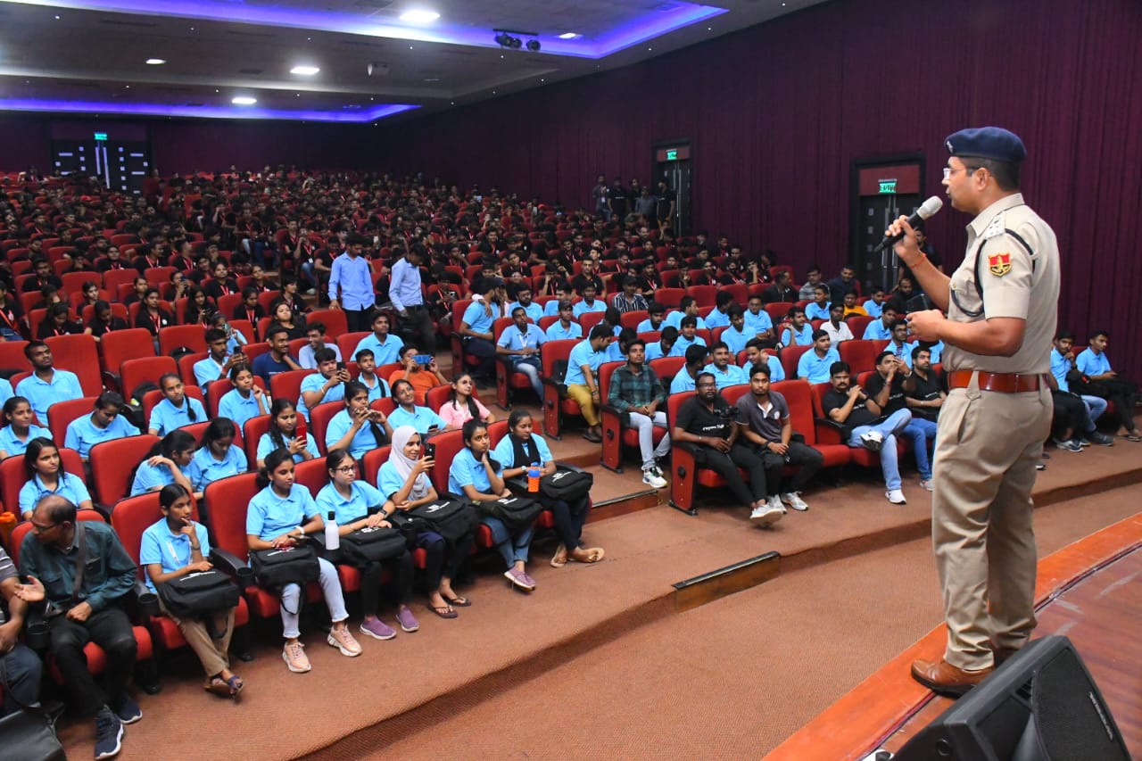 ASP Chandrasheel Thakur speaking to students in Kota