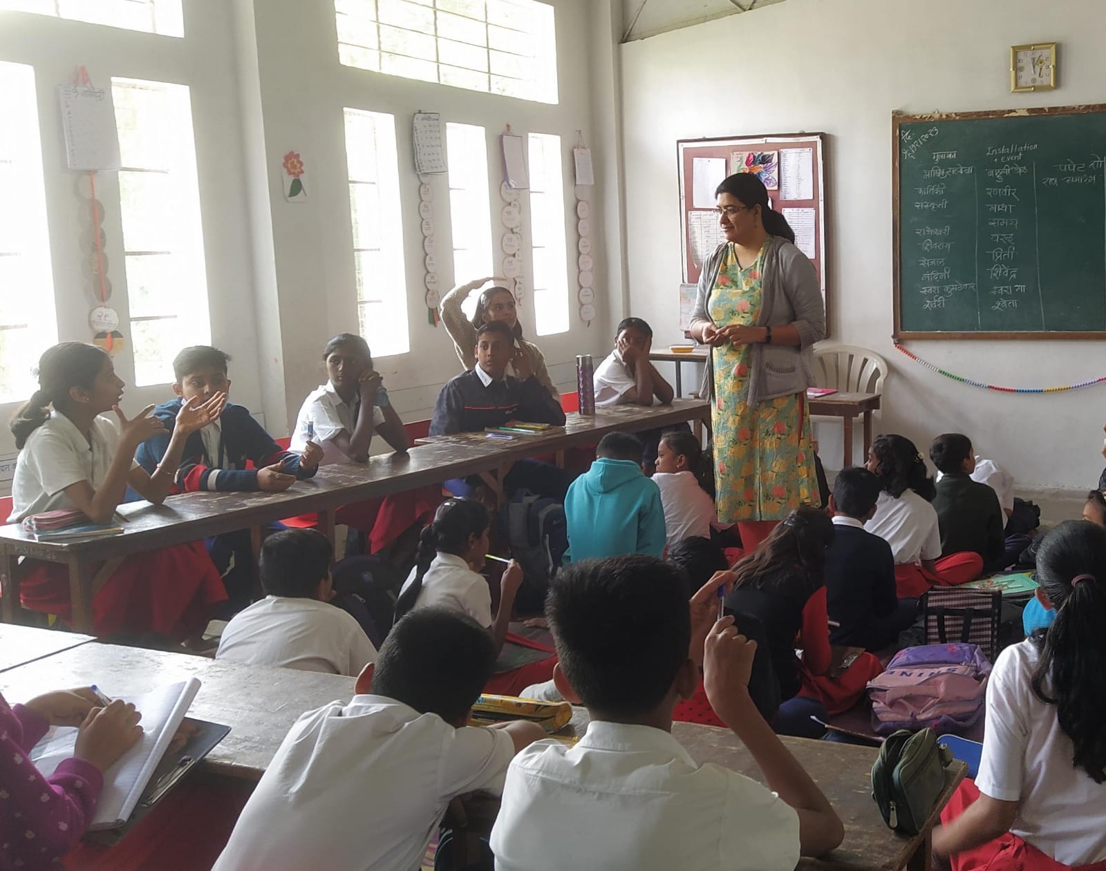 Madhura taking a class at Kamala Nimbkar Balbhavan