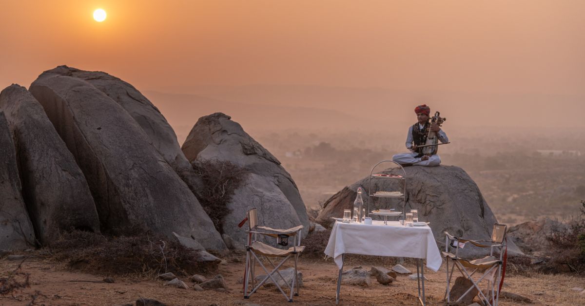 You can enjoy a sunset dinner while being entertained by Rajasthani artists and their folk music