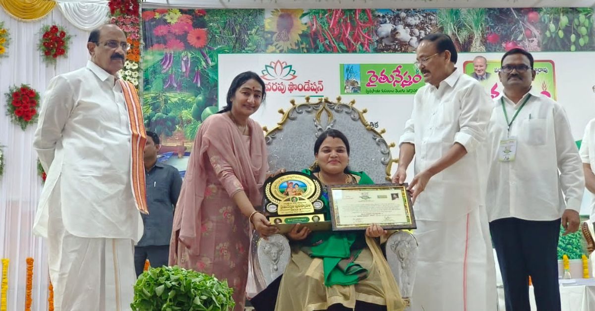 Homemaker Bangaru Jhansi was awarded by M Venkaiah Naidu, former vice president of India.