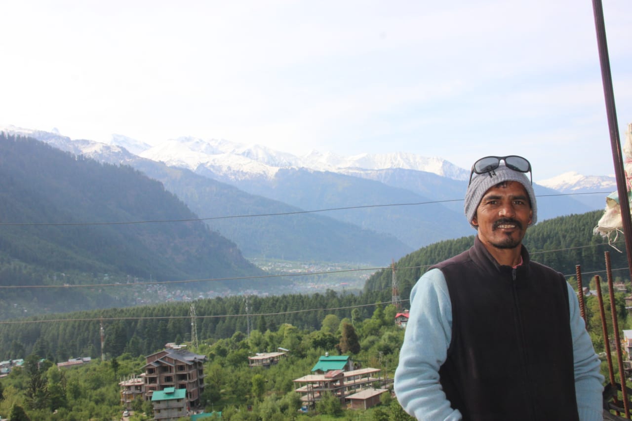 Kundan Singh, a farmer in Himachal Pradesh, has started the Kundan Homestay in Kais village