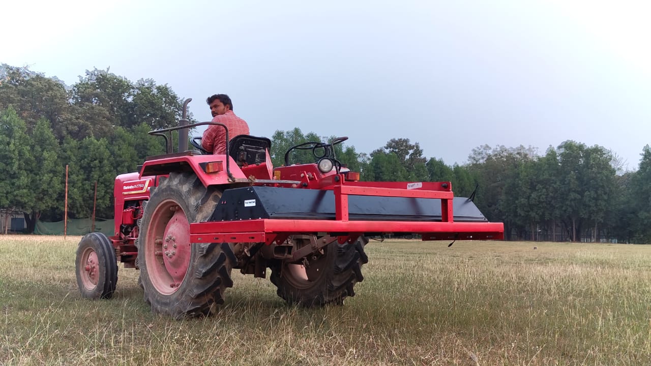 The device can be easily attached to any tractor