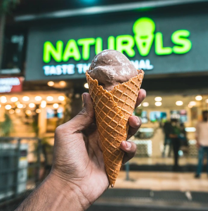 Natural's Icecream es una marca popular en la India, pero una vez comenzó como una humilde tienda en Mumbai,