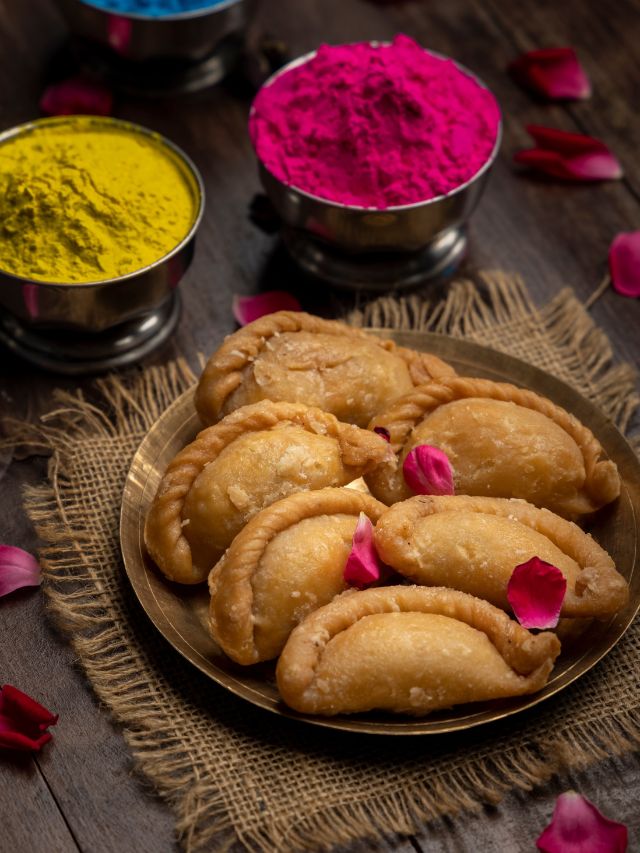 Where Did 'Gujiya' Come From? The Loved Holi Snack May Have a Turkish Connection