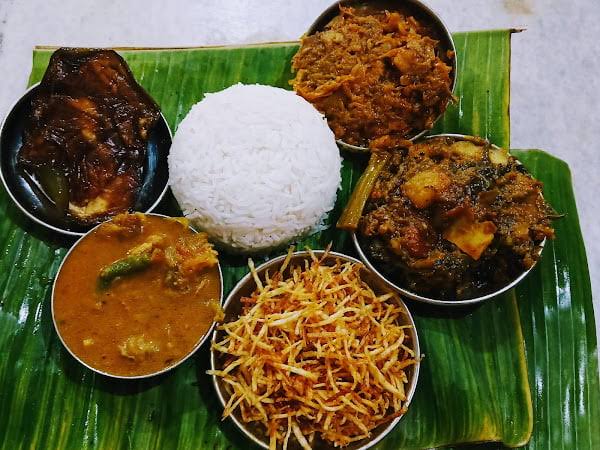 Subhas Chandra Bose's favourite delicacies at the hotel were the puishaak-er chochchori and murighanta