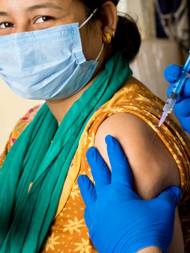 Cervical Cancer & More: 5 Vaccines That Experts Recommend for Every Adult in India