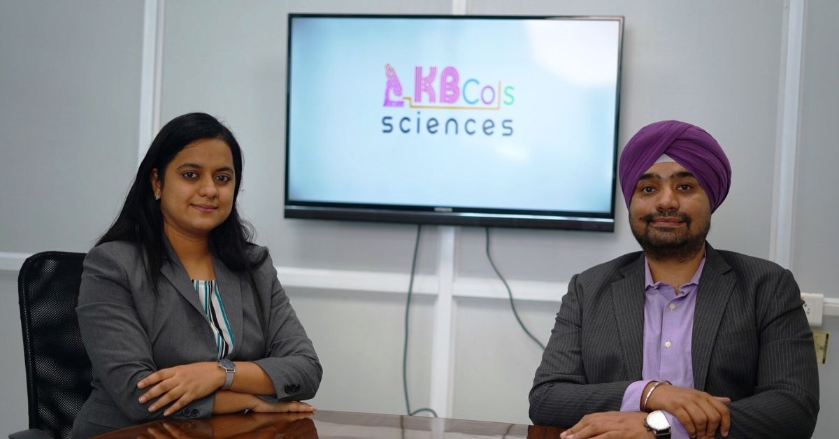 Vaishali Kulkarni y su esposo Arjun Singh, cofundadores de KBCols Sciences. 