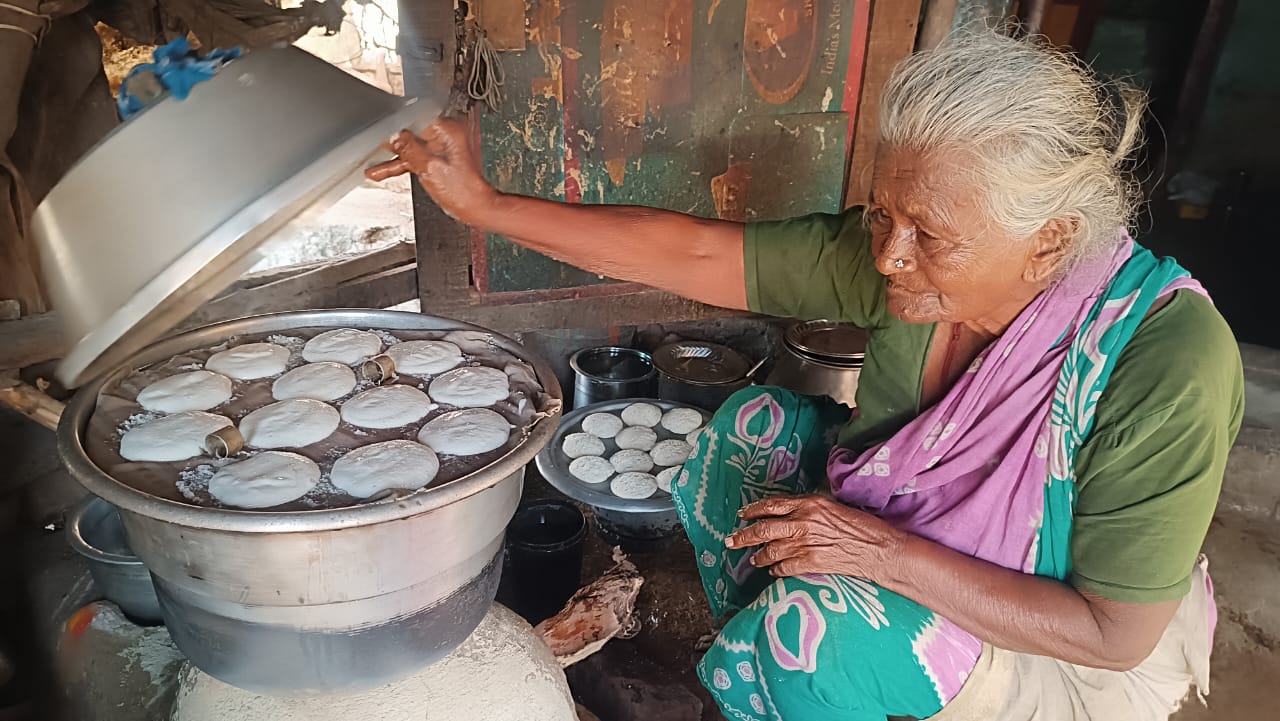 Dhanam Paati steaming idlis 