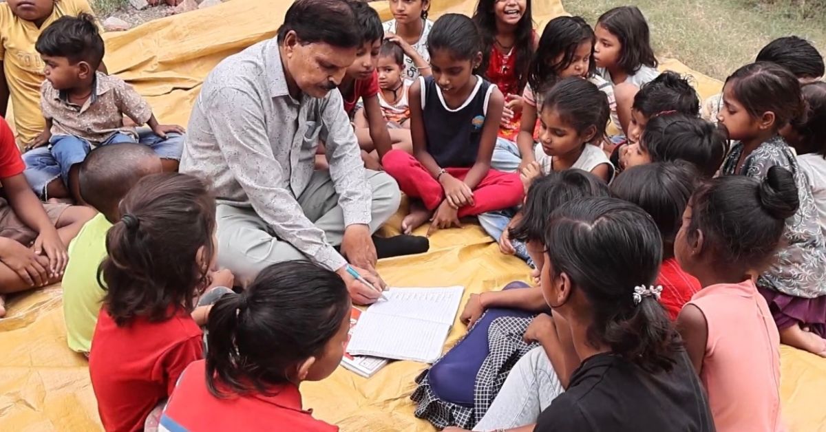 Shyam ji has created a centre in Jansa village in Varanasi where labourers' children are taught for free