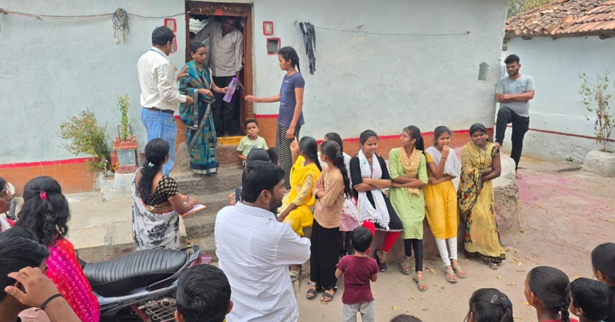 The girls door-to-door to motivate people and explain the ill-effects of consuming liquor, regular consumption of necessary drugs, and more.