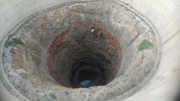 The well in Dharashiv, Osmanabad that the men were forced to work in for as many as 14 hours every day