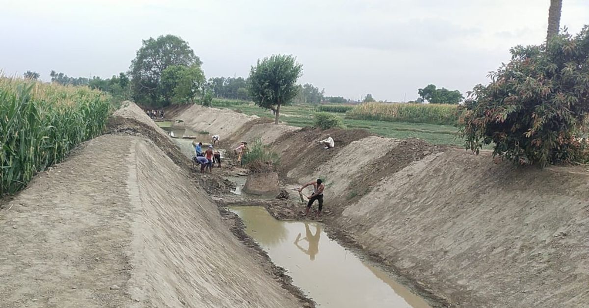 The district administration roped in MGNREGA workers to clean and dig the riverbed afresh.