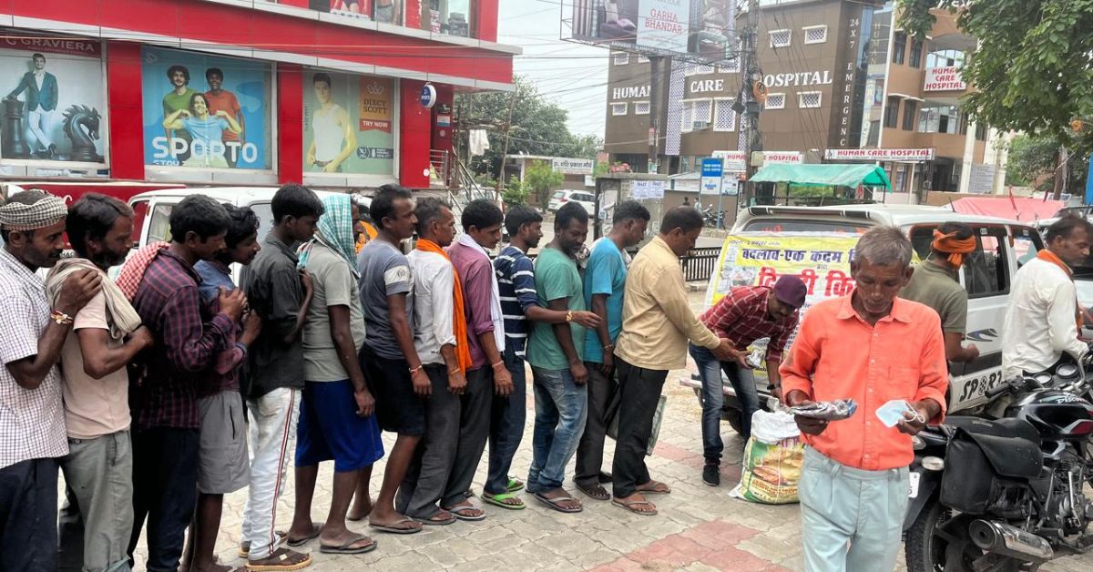 Somnath started ‘Dihadi Kitchen’ in Lucknow to provide regular, hygienic meals to labourers. 